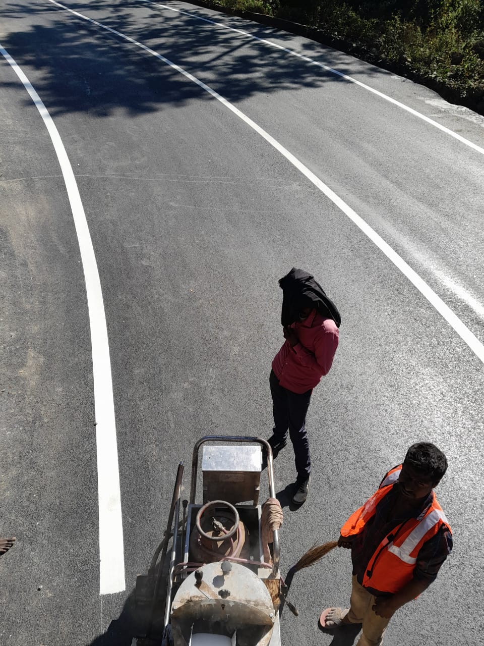 Pavement marking arrows